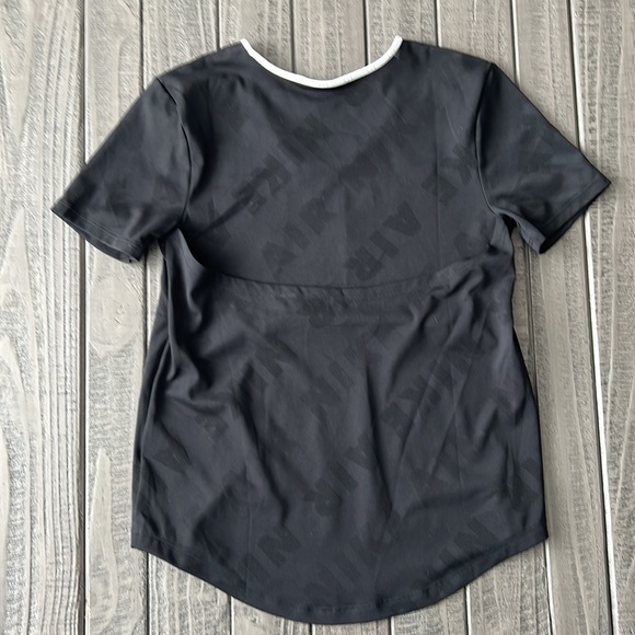 NWOT Nike Air open back, short sleeve work out top - Picture 5 of 6